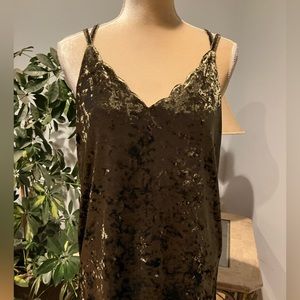Umgee USA Made Green Crushed Velvet Top Scallop V-Neckline, High Low Hem Size S